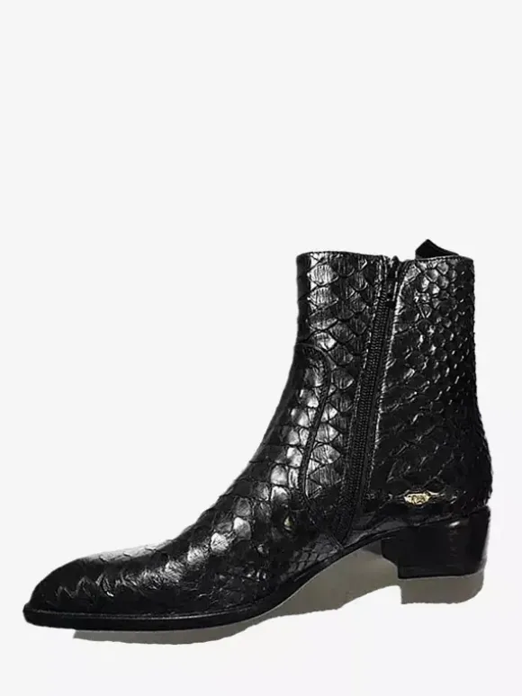 Bottines noires en cuir véritable bout rond lacets.
