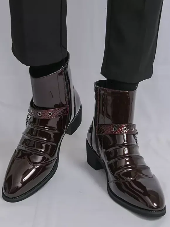 Bottines noires pour homme bout rond froncées avec détail chaîne