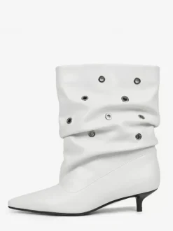 Bottines violettes à petit talon pointu et découpes métalliques