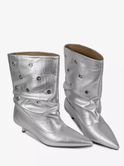 Bottines argentées à petits talons bout pointu et découpes à la cheville