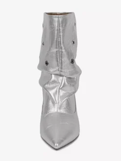 Bottines argentées à petits talons bout pointu et découpes à la cheville