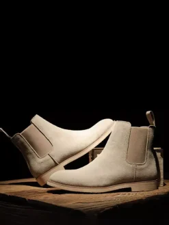 Bottines Chelsea pour homme à talon bas en cuir suédé et bout pointu disponibles en 5 couleurs