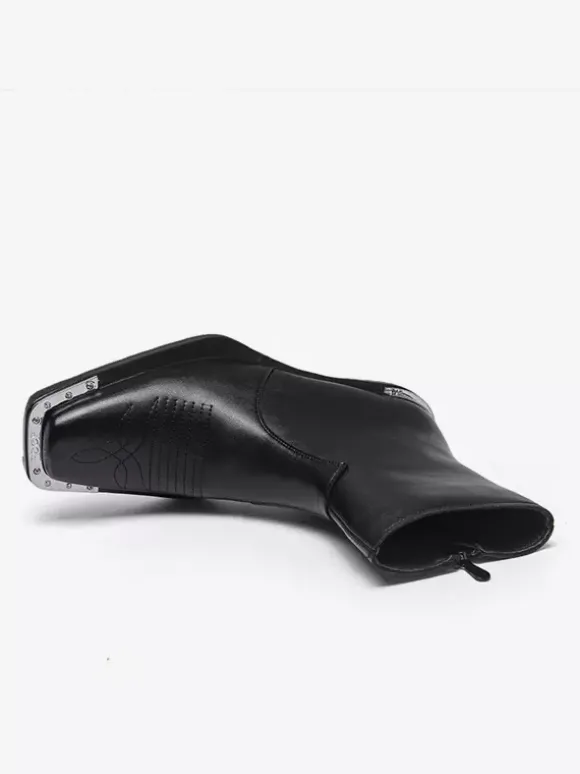 Bottines noires à bout carré et talon épais ornées de détails métalliques