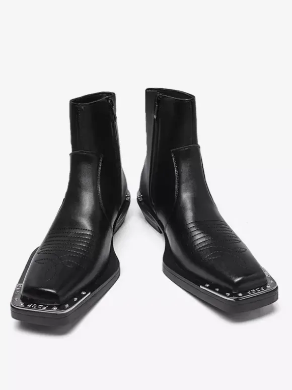 Bottines noires à bout carré et talon épais ornées de détails métalliques