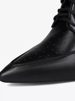 Bottines noires à talons aiguilles et bout pointu à lacets