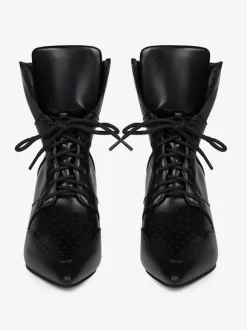 Bottines noires à talons aiguilles et bout pointu à lacets
