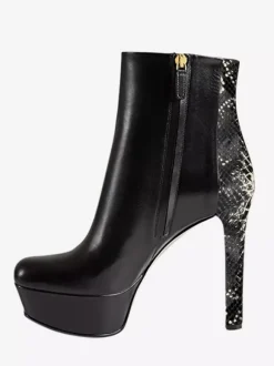 Bottines à plateforme noires et à talons hauts et bout rond