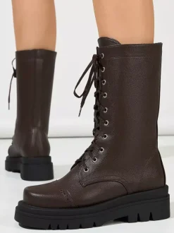 Bottines plates marron à lacets et bout rond pour femme