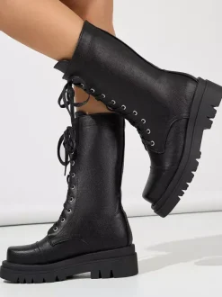 Bottines plates marron à lacets et bout rond pour femme