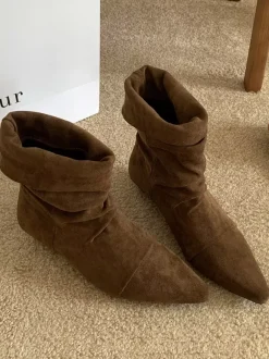 Bottines pour femmes à bout pointu et talon compensé souple