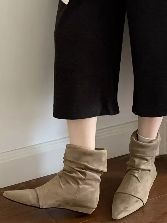 Bottines pour femmes à bout pointu et talon compensé souple