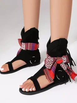 Bottines style sandales bohèmes à bout ouvert et découpes style cowgirl