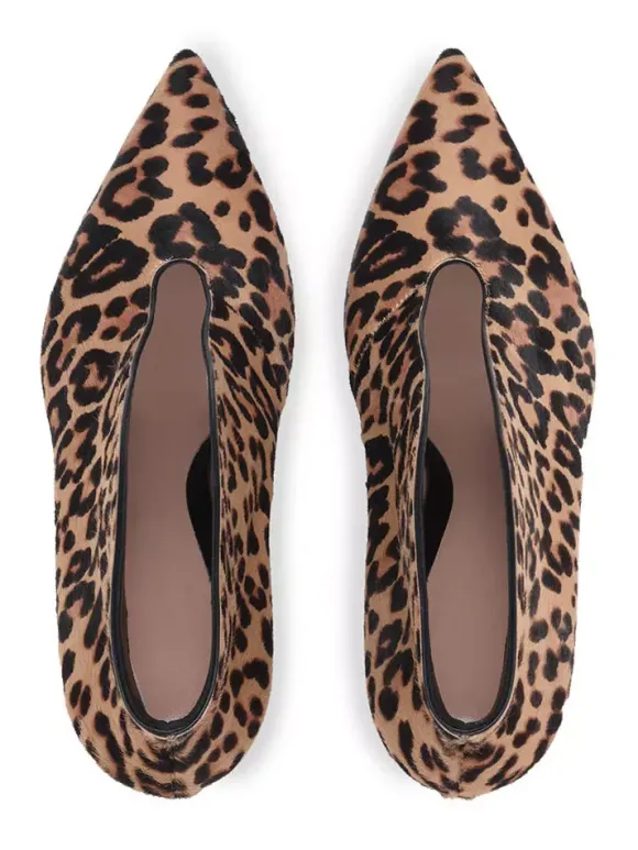 Bottines à talons hauts en daim avec bout pointu et bottines à léopard