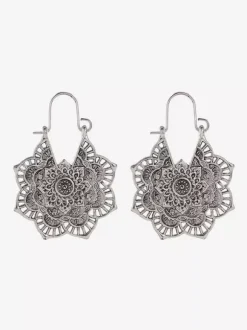 Boucles d'oreilles bohèmes à fleurs creuses pour femmes 2026