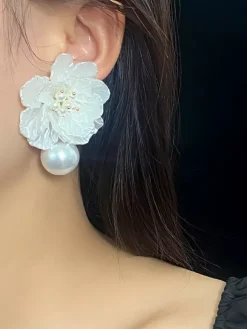 Boucles d'oreilles de mariée en métal et diamants pour bijoux de mariage