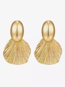 Boucles d'oreilles dorées pour adulte style européen décontracté motif feuille. Bijou de tous les jours.