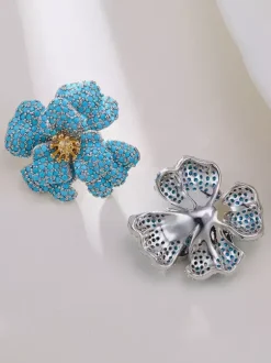 Boucles d'oreilles puces en cristal bleu pavé 3D en forme de fleur centre doré style floral affirmé