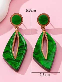 Boucles d'oreilles vertes pour adolescentes style géométrique européen décontracté. Bijoux de tous les jours.