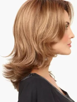 Boucles mi-longues marron clair aux extrémités