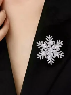Broche flocon de neige en zircon cubique bicolore épingle de revers d'hiver