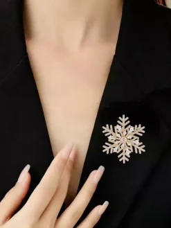 Broche flocon de neige en zircon cubique bicolore épingle de revers d'hiver