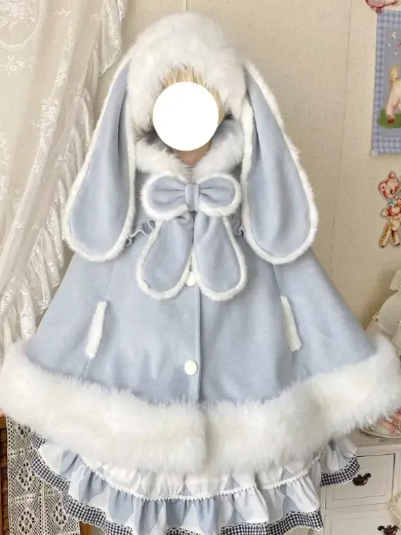 Cape Sweet Lolita en laine à capuche avec oreilles de lapin et poches idéale pour la mode Lolita automne-hiver.