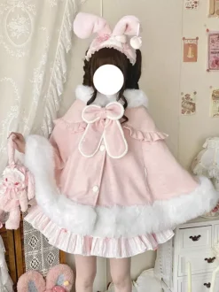 Cape Sweet Lolita en laine à capuche avec oreilles de lapin et poches idéale pour la mode Lolita automne-hiver.