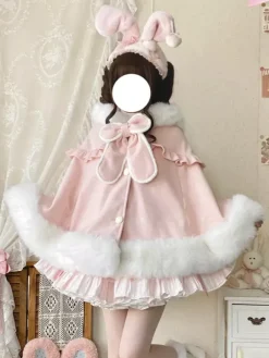 Cape Sweet Lolita en laine à capuche avec oreilles de lapin et poches idéale pour la mode Lolita automne-hiver.