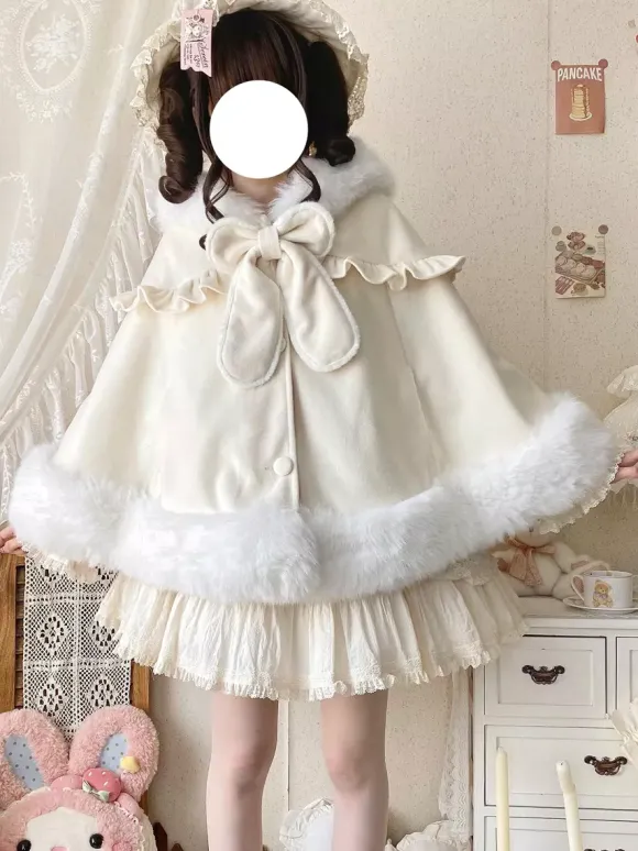 Cape Sweet Lolita en laine à capuche avec oreilles de lapin et poches idéale pour la mode Lolita automne-hiver.