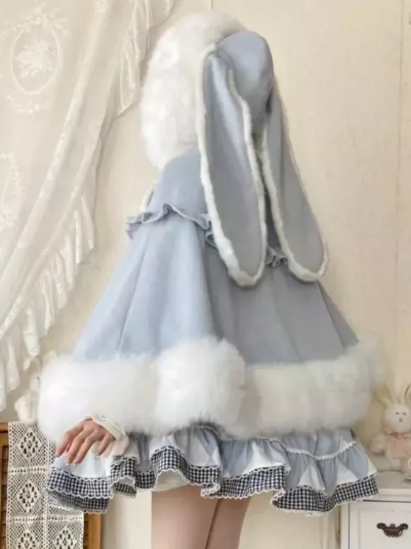 Cape Sweet Lolita en laine à capuche avec oreilles de lapin et poches idéale pour la mode Lolita automne-hiver.