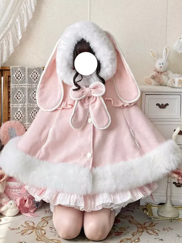 Cape Sweet Lolita en laine à capuche avec oreilles de lapin et poches idéale pour la mode Lolita automne-hiver.