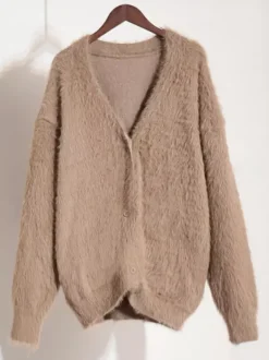 Cardigan en fausse fourrure kaki à manches longues et col en V surdimensionné pour femme vêtement d'extérieur confortable pour le printemps 2026