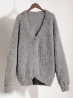 Cardigan en fausse fourrure kaki à manches longues et col en V surdimensionné pour femme vêtement d'extérieur confortable pour le printemps 2026