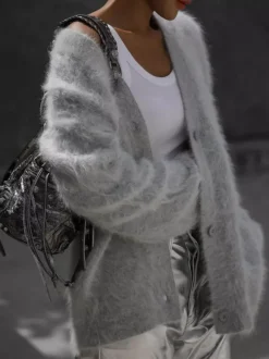 Cardigan en fausse fourrure kaki à manches longues et col en V surdimensionné pour femme vêtement d'extérieur confortable pour le printemps 2026