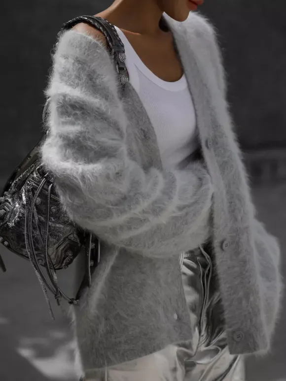 Cardigan en fausse fourrure kaki à manches longues et col en V surdimensionné pour femme vêtement d'extérieur confortable pour le printemps 2026