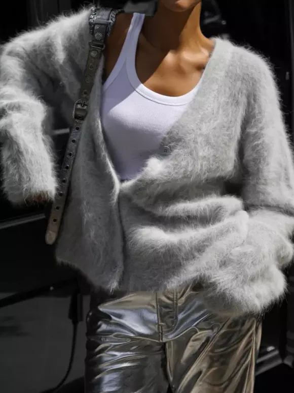 Cardigan en fausse fourrure kaki à manches longues et col en V surdimensionné pour femme vêtement d'extérieur confortable pour le printemps 2026