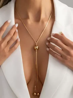 Chaîne de poitrine en métal bijou chic et décontracté pour femme idéal au quotidien.