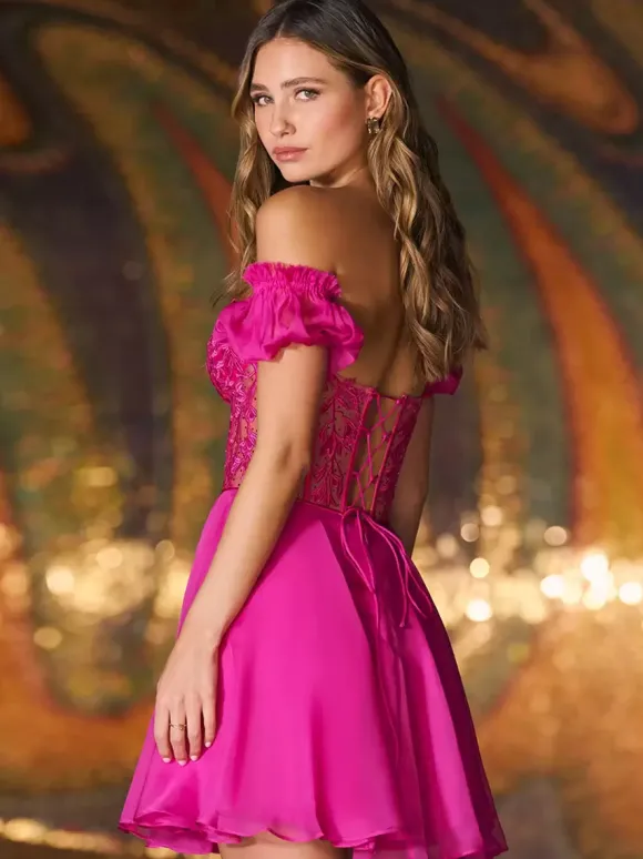 Charmante avec robe de soirée courte en dentelle à col en c艙ur