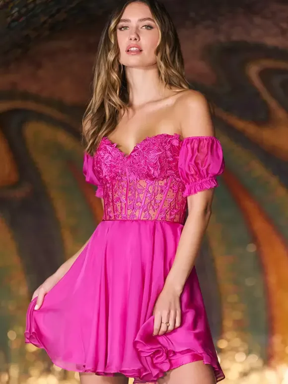 Charmante avec robe de soirée courte en dentelle à col en c艙ur