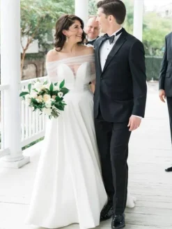 Écharpe de mariage Ivoire Jewel Neck Capes Tulle Boutons Bridal Cover Up