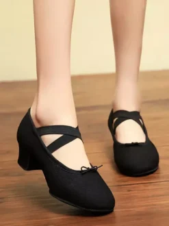 Chaussures de danse classique noires à bout fermé pour femme