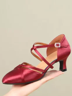 Chaussures de danse pour femmes en satin rouge à talon moyen et bout pointu