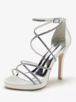 Chaussures de mariage blanches en satin à bout ouvert et à lanières avec strass