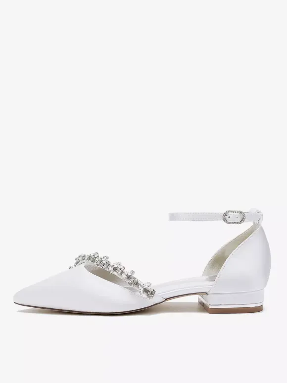 Chaussures de mariage plates en satin à bout pointu avec strass et bride à la cheville