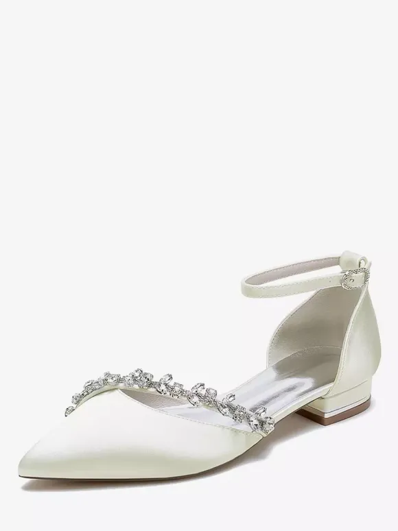 Chaussures de mariage plates en satin à bout pointu avec strass et bride à la cheville