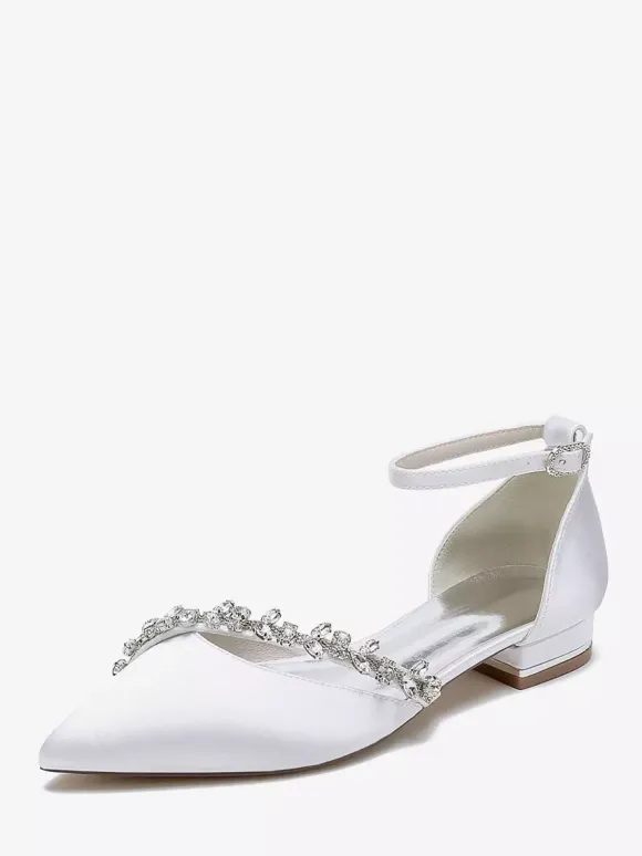 Chaussures de mariage plates en satin à bout pointu avec strass et bride à la cheville
