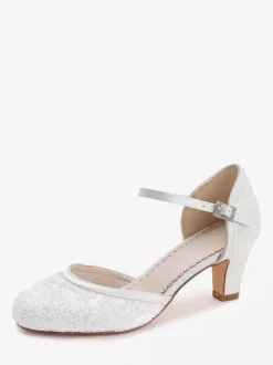 Chaussures de mariage vintage ivoire à bout rond et talon compensé.
