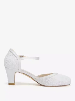 Chaussures de mariage vintage ivoire à bout rond et talon compensé.