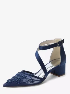 Chaussures de mariée à talons compensés bout pointu ornées de perles et de brides à talons bas.