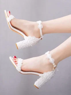 Chaussures de mariée blanches sandales femme de mariage décoré des perles
